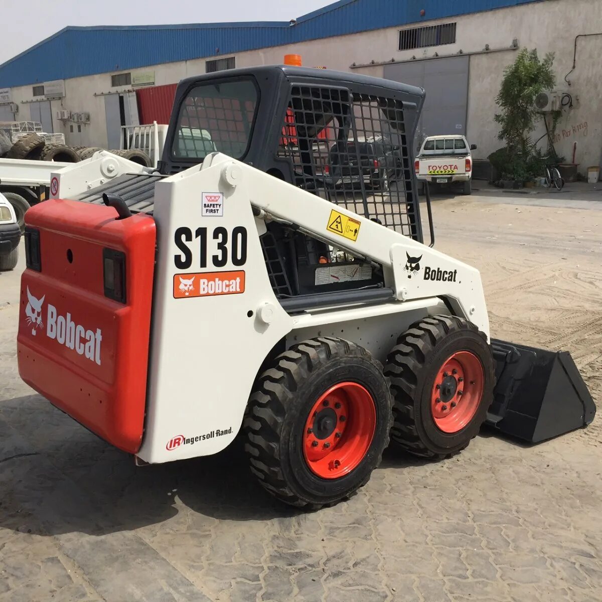 Bobcat s130. Бобкэт s130. бобкэт 130. погрузчик bobcat s130. мини погрузчик бобкэт.