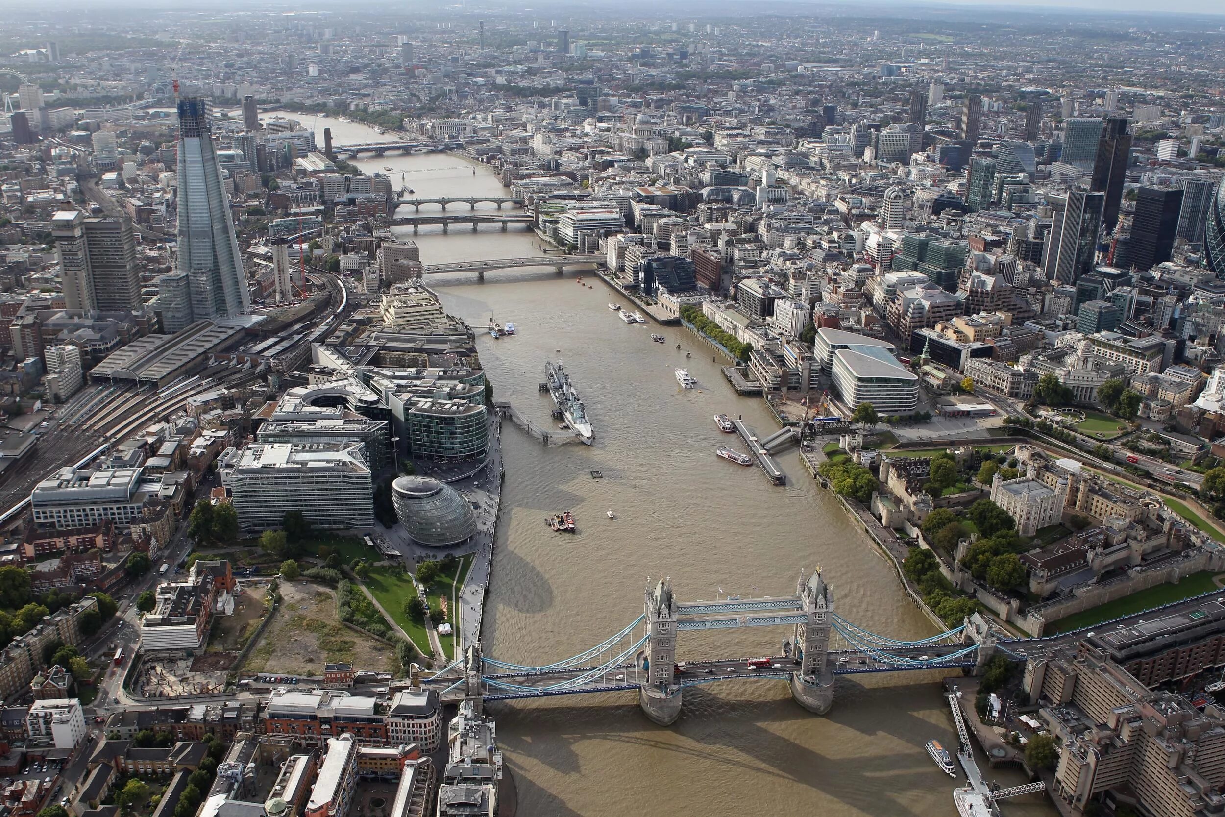 Темза в Лондоне. Река Thames в Лондоне. Река Темза в Англии. Лондон река Темза картинки.