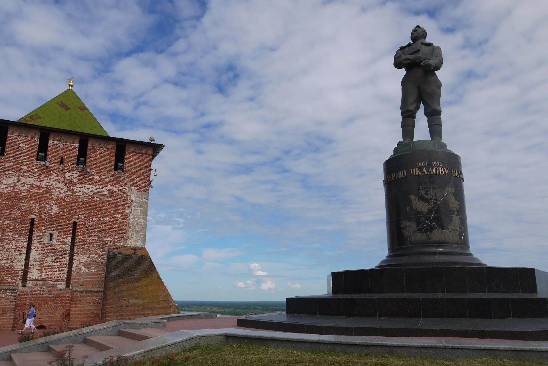 Памятник Валерию Чкалову в Нижнем Новгороде Описание и фото