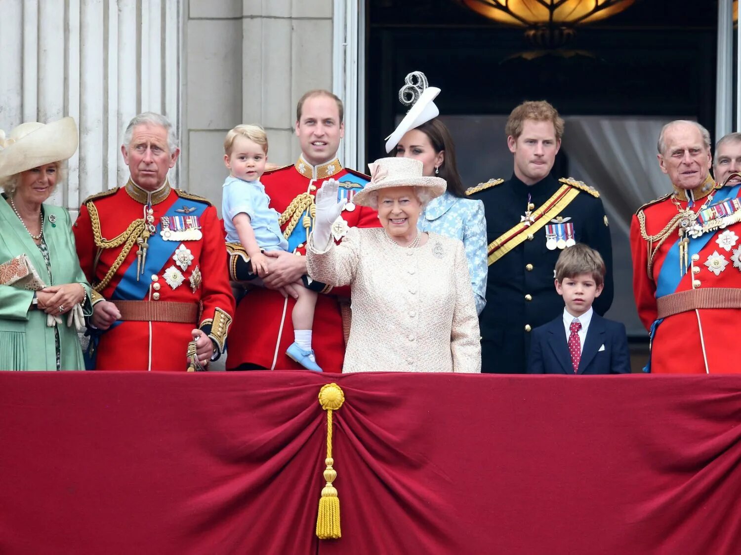Королева англии 2023. The royal family "королевская семья". Королевская семья великобритании 2022. Британская королевская семья 2024. Принц джордж уэльский 2022.