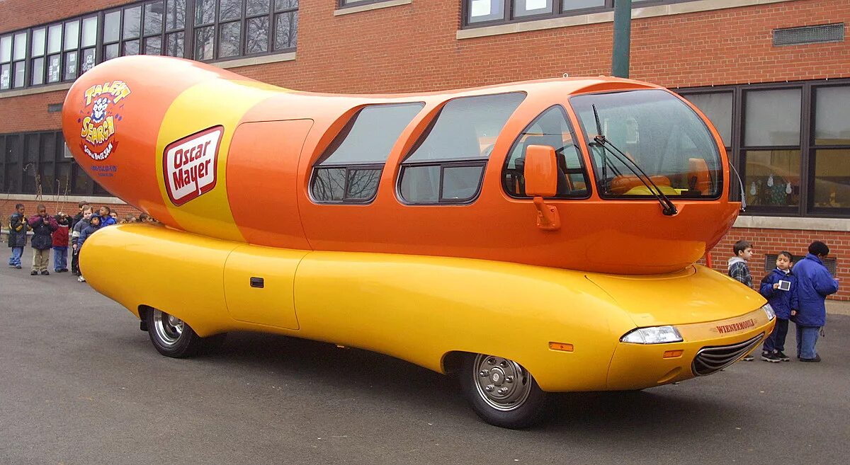 Самые странные автомобили в мире. Оскар Майер Wienermobile. Необычные машины. Смешные машины. Необычный транспорт.