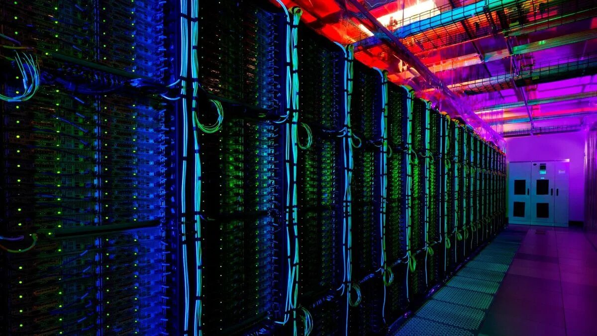 Сервер на базе windows. Microsoft data center. модульный цод 3data. серверная. серверная дома.
