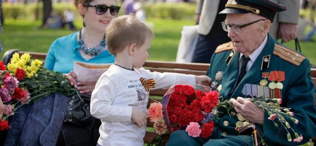 Ветераны традиций. Ветераны традиций. 9 мая день победы ветераны. Традиции празднования дня победы. Уважение к ветеранам.