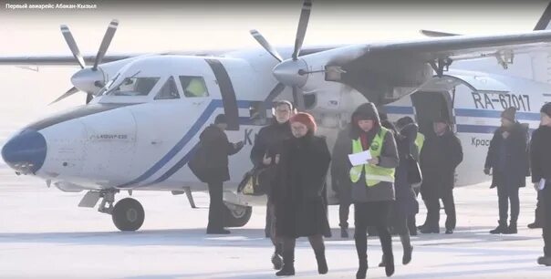 Л 410 красавиа. Самолет абакан красноярск. Рейс кызыл красноярск самолет. Рейс кызыл красноярск самолет. Самолёт до кызыл.