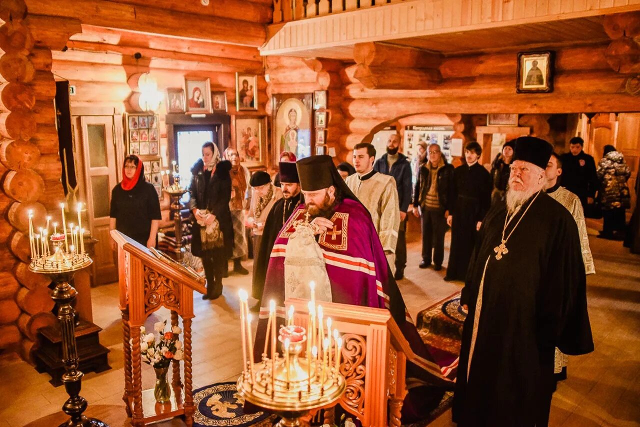 Живоносный источник в царицыно расписание богослужений. Храм Архистратига Михаила в Царицыно. Храм часовня Архангела Гавриила на Ходынском поле. Храм Архангела Михаила в Царицыно. Храм Архангела Гавриила Белгород внутри.