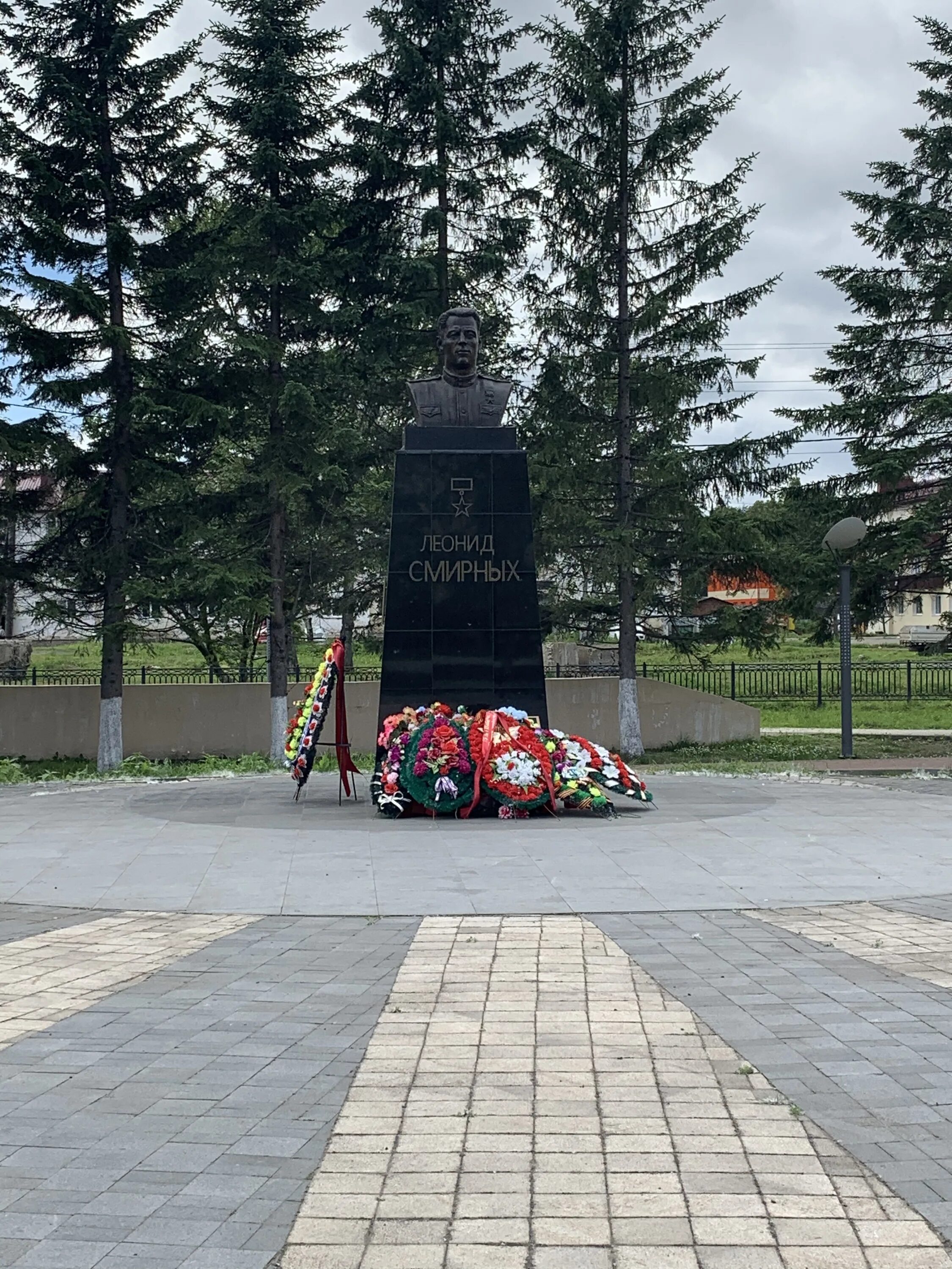 Смирных леонид владимирович герой советского союза. Леонид владимирович смирных. Смирных сахалинская область. Леонид смирных герой советского союза. Смирных.