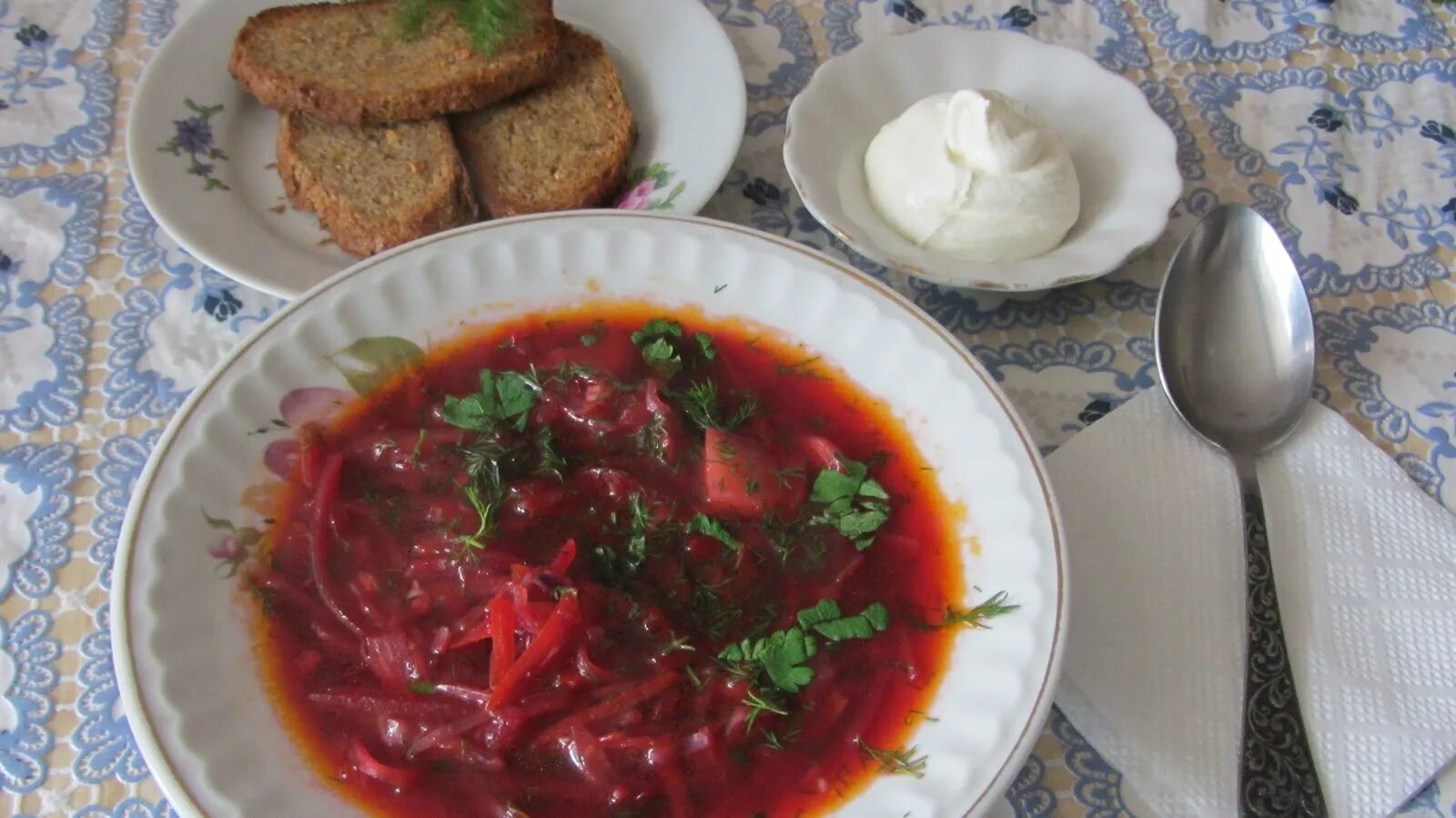 Борщ деревенский. Борщ с капустой. Борщ с красной капустой. Борщ с квашеной капустой.