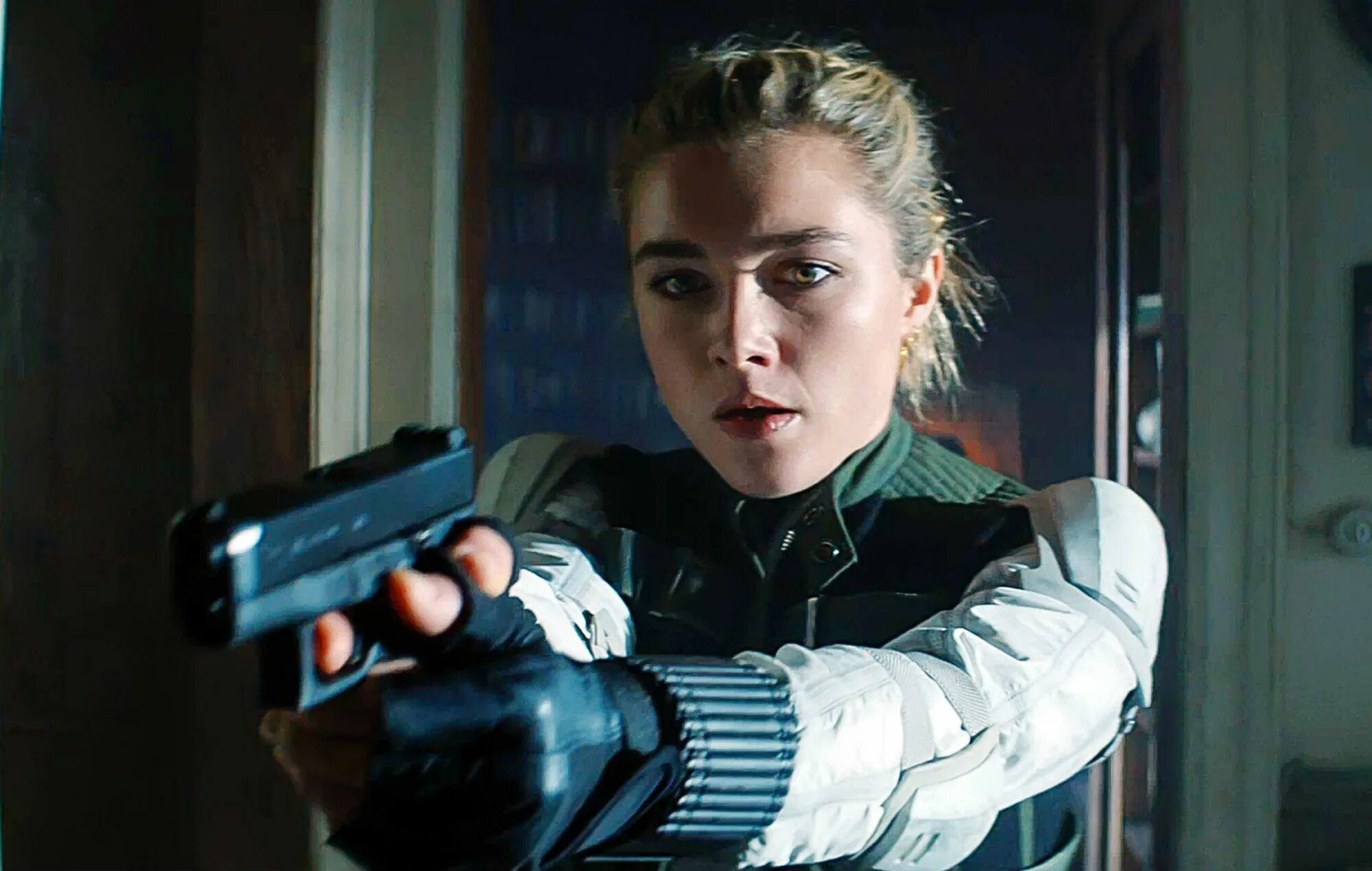 Режиссер скарлетт. Black Widow 2020 Yelena Belova. Florence Pugh вдова.