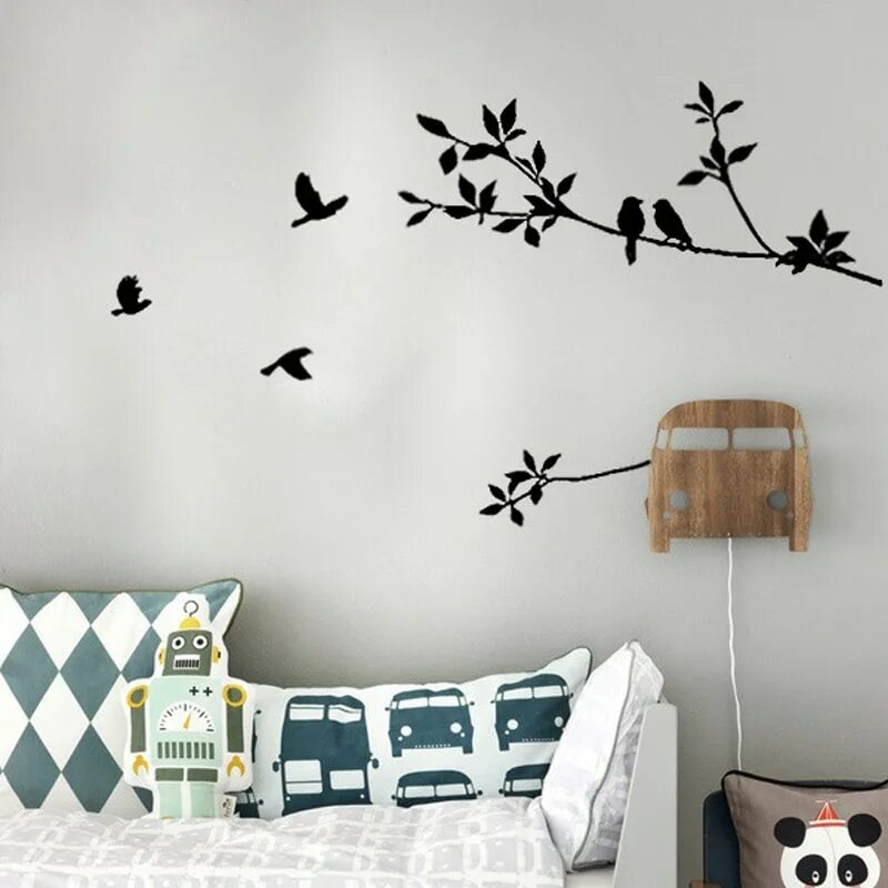 Room bird. Птицы на стену декор. Наклейки на стену птички. Птицы на стене в интерьере. Декор комнаты с птички.
