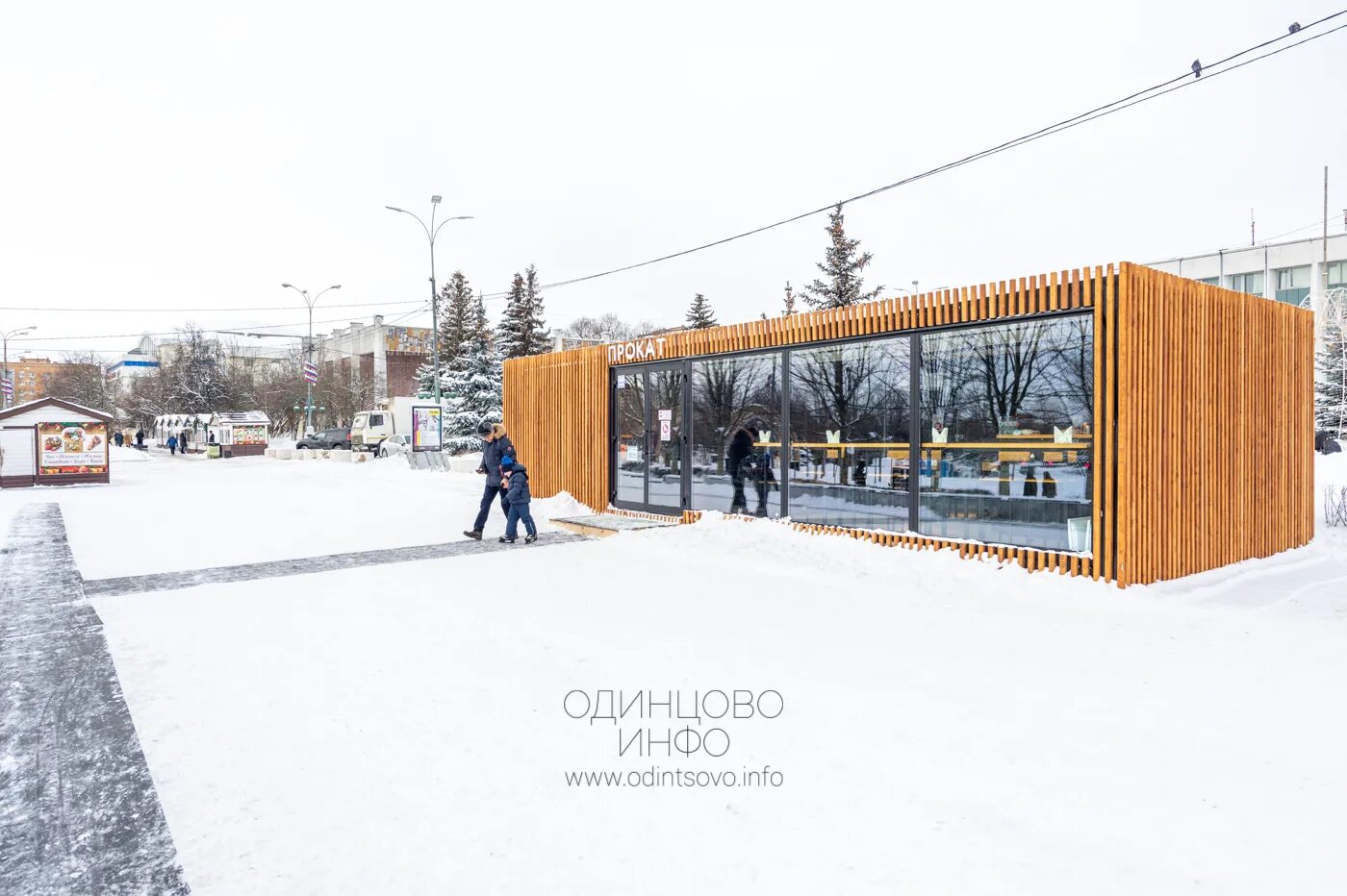 Баранка Одинцово каток. Одинцово Центральный пруд баранка площадь. Каток Одинцово 2021. Каток в Одинцово на центральной площади.