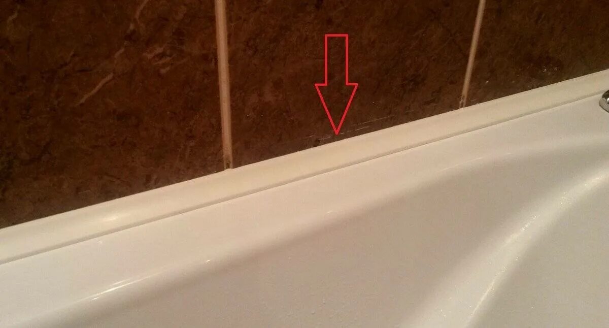 Заделать стык ванной и плитки. Шов между ванной и стеной. Щель между ванной и стеной. Зазор между ванной и стеной. Стык между ванной и стеной плиткой.