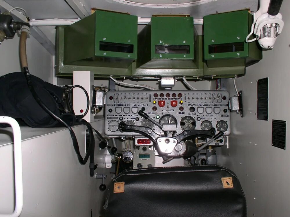 отделение управления бмп-2. управление бмп 2. управление бмп 2. кабина механика водителя бмп 2. управление бмп 2.