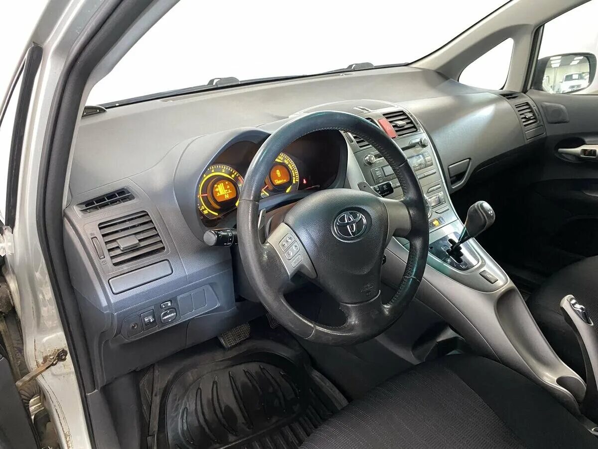 Тойота аурис 2008 г. Тойота аурис 2008 салон. Toyota Auris 2008 салон. Аурис внутри 2008. Тойота аурис 2008 салон внутри.