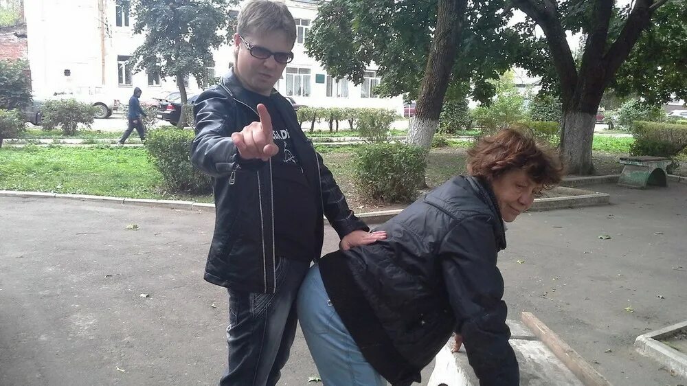 придурок юмор. молодые придурки. молодые придурки. придурки 2. страшные деревенские парни.