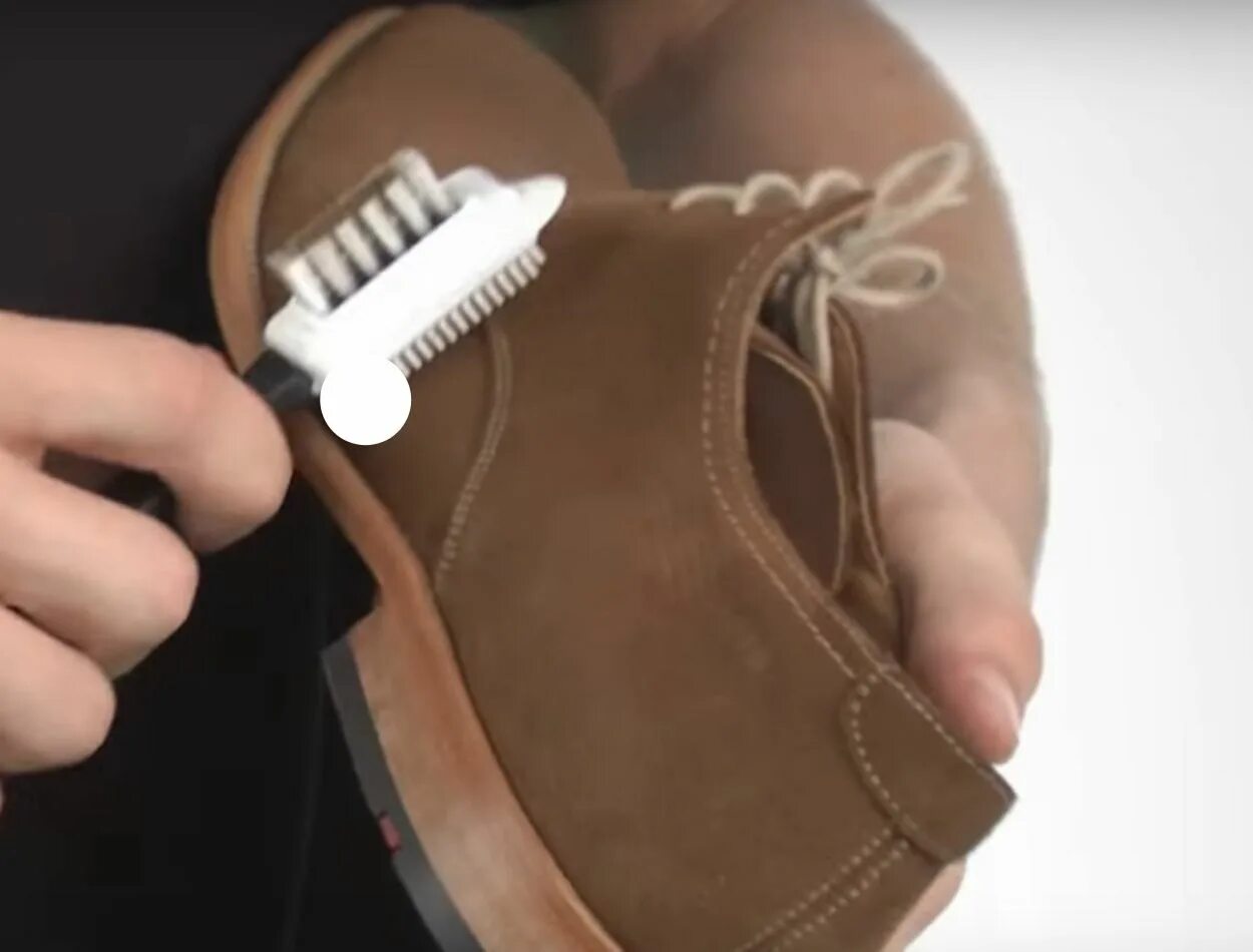 Восстановление замшевой обуви. Обувь из текстиля под замшу. Восстановление ворса на замшевой обуви. Средство для чистки замшевой обуви. Восстановление царапин на замше.