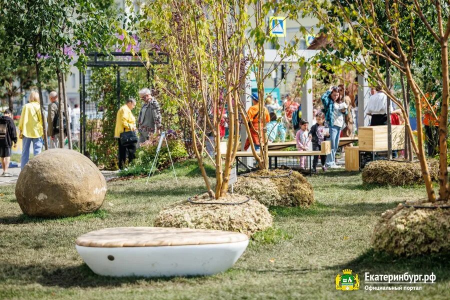 Атмофест екб. Атмофест екатеринбург. атмофест 2025 екатеринбург. фестиваль атмофест в екатеринбурге 2025. атмофест 2025 фото садов с фестиваля.
