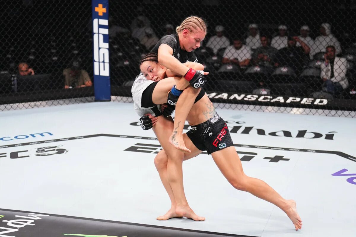 Бой дудакова джин. Бой дудакова джин. Виктория дудакова мма. Виктория дудакова ufc. Эспарза жанг.