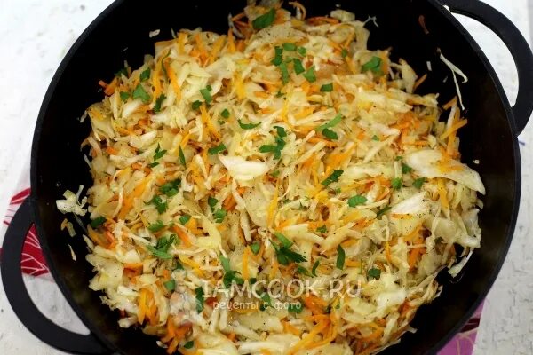 Как пожарить квашеную капусту. Как пожарить квашеную капусту на сковороде. Квашеная капуста жареная на сале. Можно жарить квашеную капусту. Как пожарить квашеную капусту.