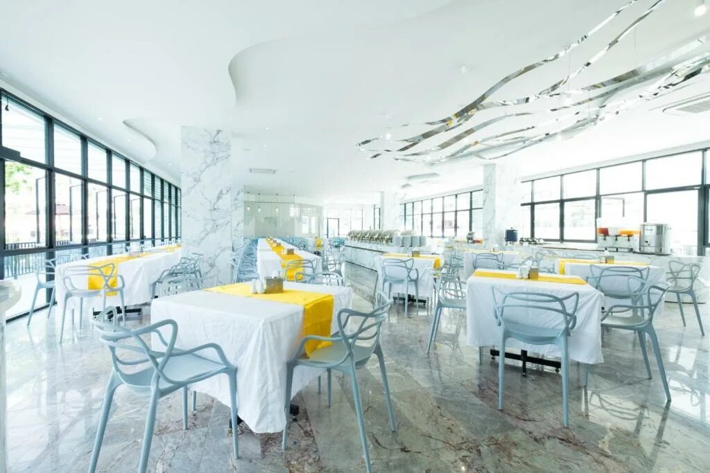 P plus 4. P plus hotel pattaya. Ev station plus thailand. P plus hotel pattaya. Централ паттаяотель паттайя.