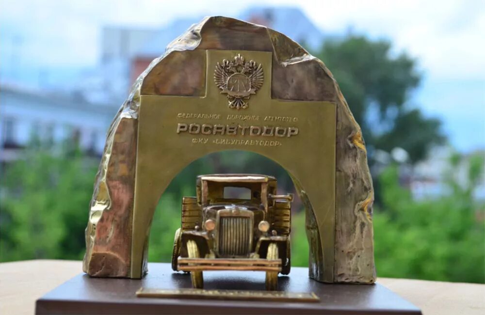 сувениры на юбилей компании. подарок для организации на юбилей. бронзовые фигурки на камне. к сожалению памятный сувенир привезенный отцом. к сожалению памятный сувенир привезенный отцом.