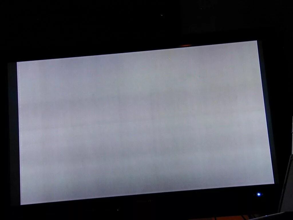 Под окном показалась еле заметная в темноте. Tl15h102b белый экран. 42ld750 полосы на экране. Philips OLED бандинг. Полоски матрицы Samsung le40a330j1.