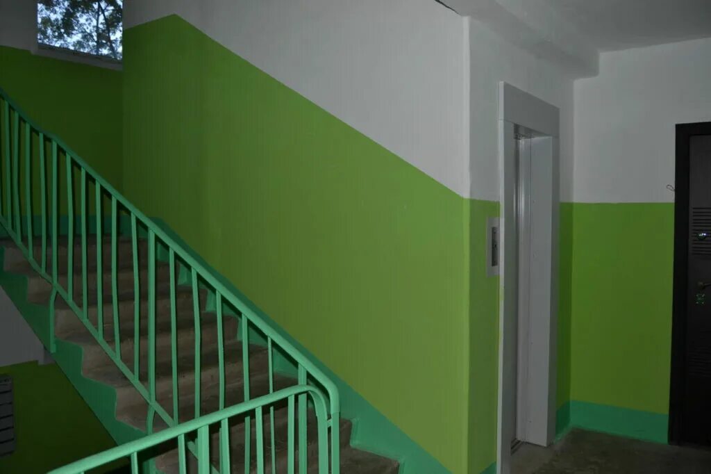 Лестничная клетка. Отделка лестничной клетки. Стены лестничных клеток. Лестничная площадка в подъезде. Освещение лестничной клетки.