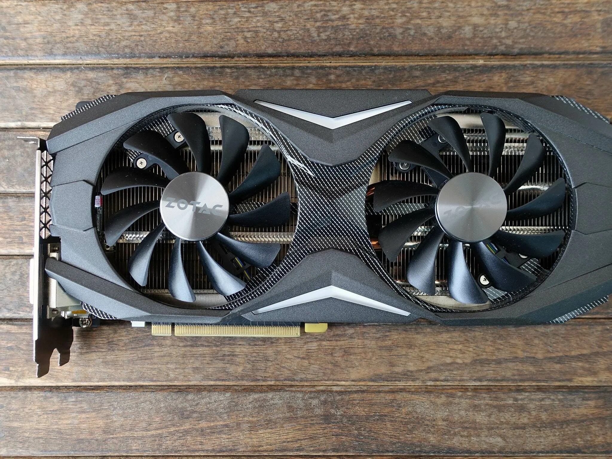 Zotac GEFORCE GTX 1080 amp Edition 8gb. GEFORCE GTX 1080 amp Edition 8gb. Zotac GTX 1080 8gb amp ed 8g 256 bit. Zotac 1080 3 вентилятора. Gtx 1080 8