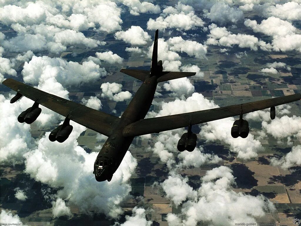 52 a b 2. B-52 Stratofortress. B 52 бомбардировщик. Самолет b 52 Stratofortress. Стратегических бомбардировщика в-52н.