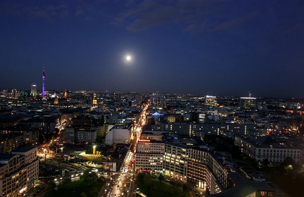 Бранденбургские ворота 8 мая 2020. Берлинская телебашня достопримечательности берлина. Берлин фото города 2022. Fernsehturm berlin на немецком. Даже берлин.