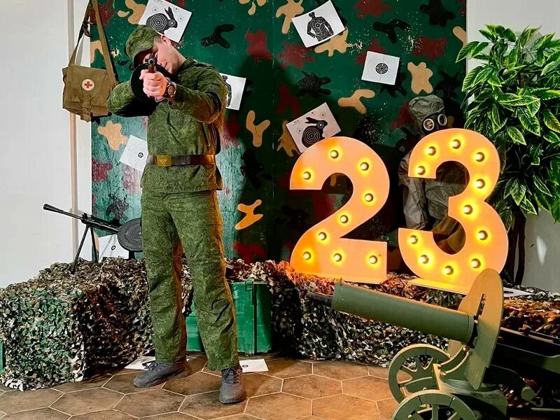 Аниматор на 23 февраля. Вечеринка в армейском стиле. Военная вечеринка для детей. Аниматоры военная тематика. Военная форма для взрослых.