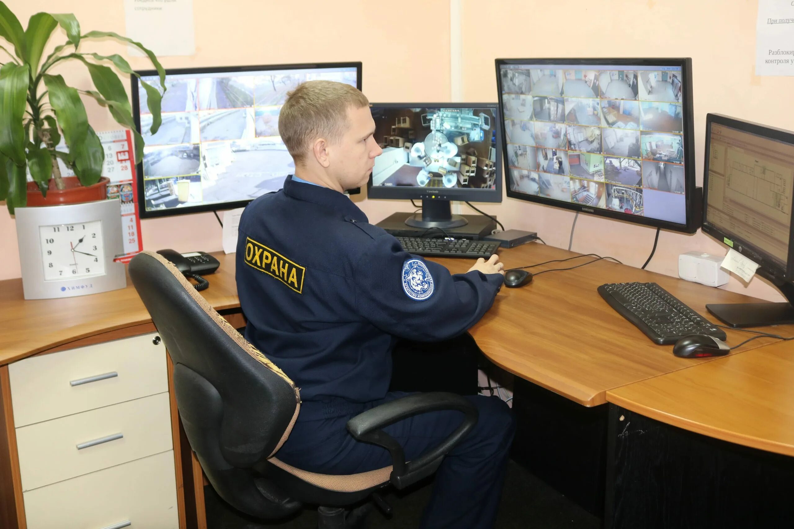 Охраняющий предмет. Охранник с рацией. О транспортной безопасности. Физическая охрана объектов. Охраняющий предмет.