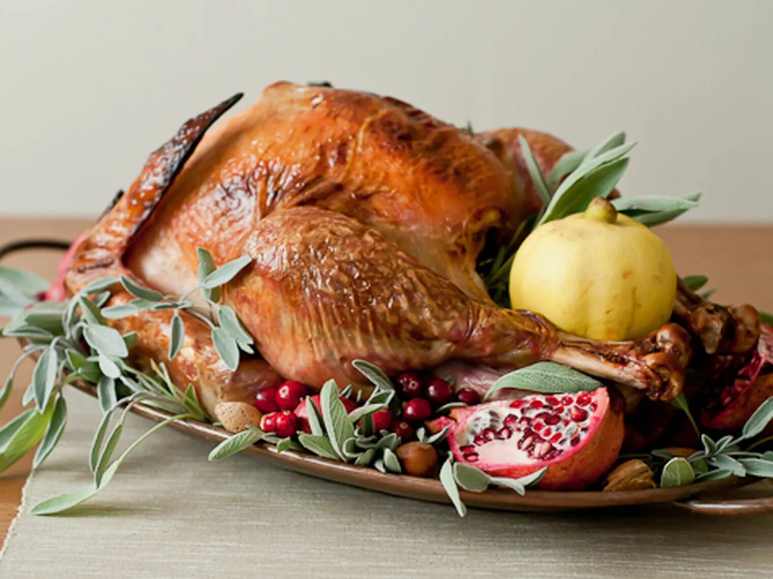 Thanksgiving turkey. Индейка на день Благодарения. Американская фаршированная индейка. Фаршированная индейка США. Запеченная индейка на день Благодарения.