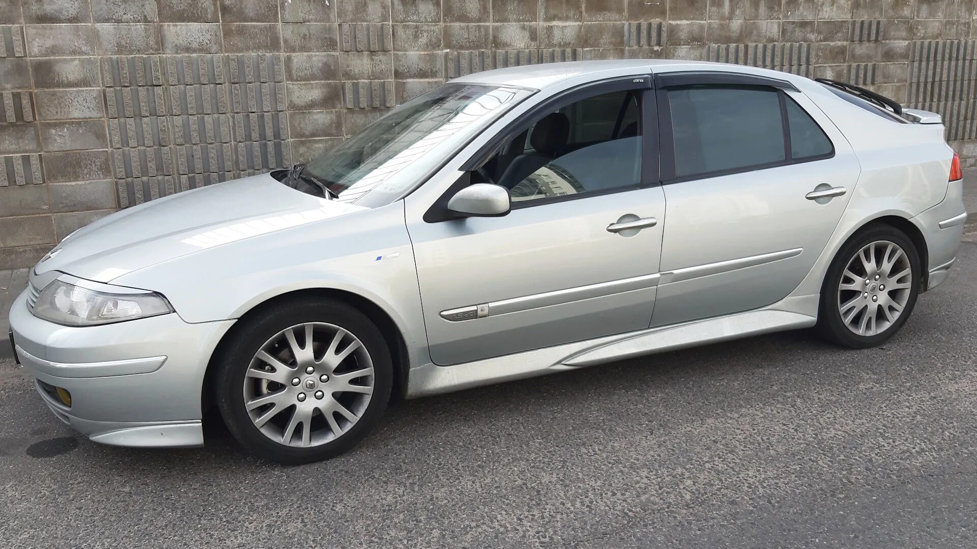 Купить renault laguna 2. Renault Laguna 2. Рено Лагуна 3. Renault Laguna r18. Лагуна 2 хэтчбек.