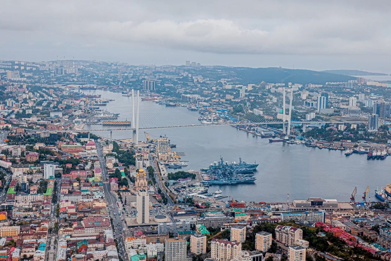 Сколько времени в владивостоке сейчас точное. Мост дружбы Тояма Владивосток. Золотой Рог Владивосток. Тояма Владивосток. Золотой мост Владивосток.