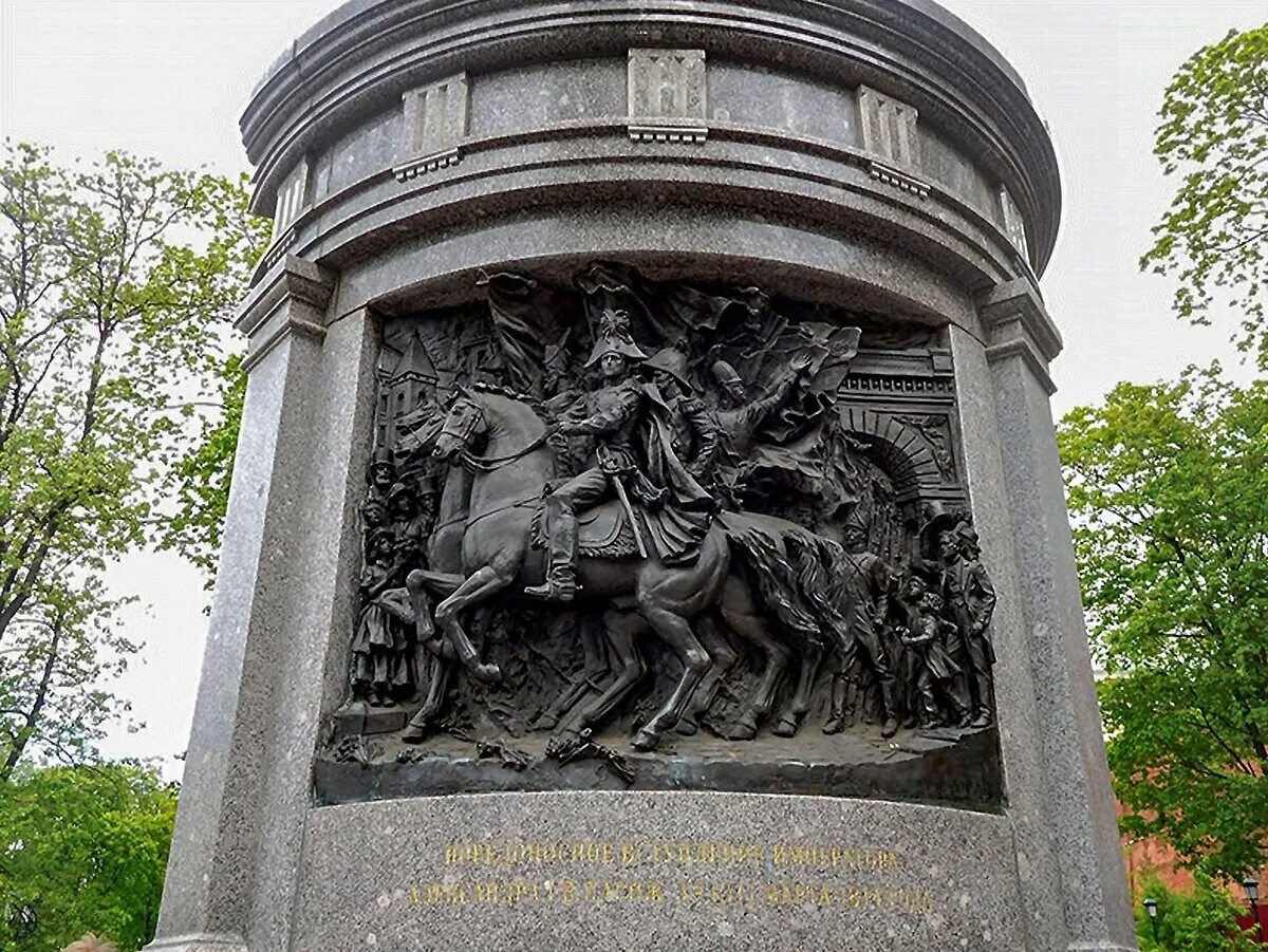 памятник александру 1 в александровском саду. первый александровский. первый александровский. памятник александру 1 в москве в александровском саду. памятник александру первому в александровском саду.