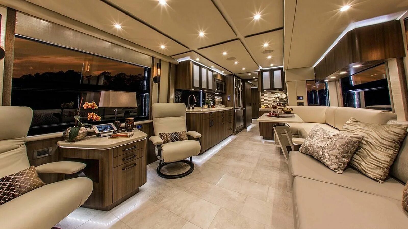 Автодом elemment palazzo внутри. Дом на колесах с джакузи. Автодом elemment palazzo. Автодом motorhome. Автодом челленджер 481.
