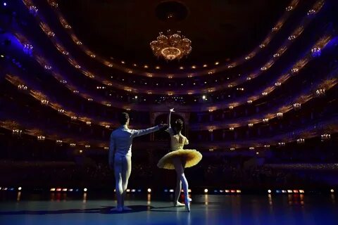 Сколько сцен а большом театре