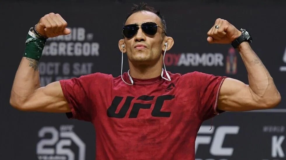 Тони фергюсон с поясом ufc. Тони фергюсон. Фергюсон имя. Тони фергюсон. Фергюсон имя.
