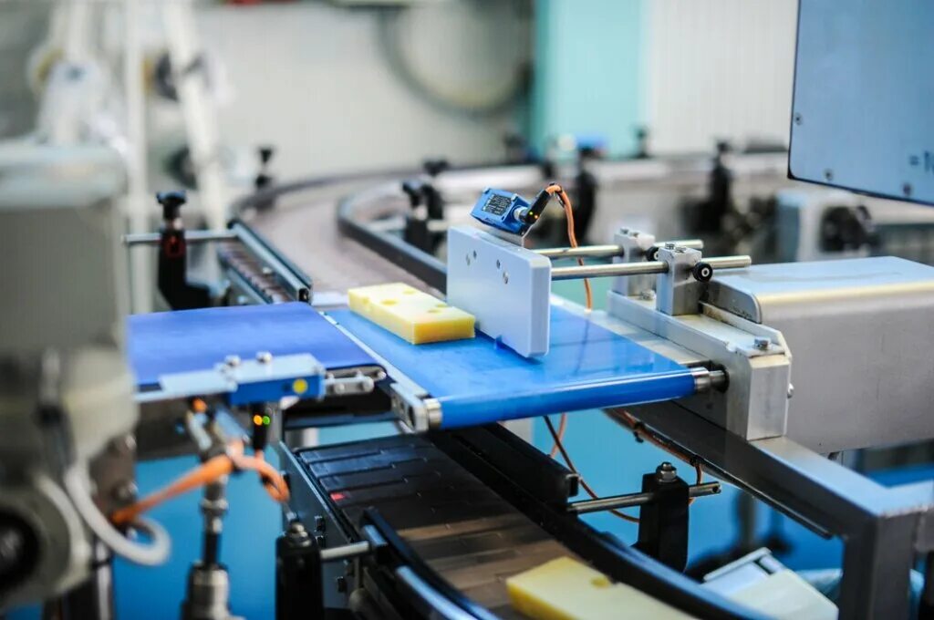 Silk factory studio. Modern manufacturing. Современное производство. Высокотехнологичное оборудование. Modern manufacturing.