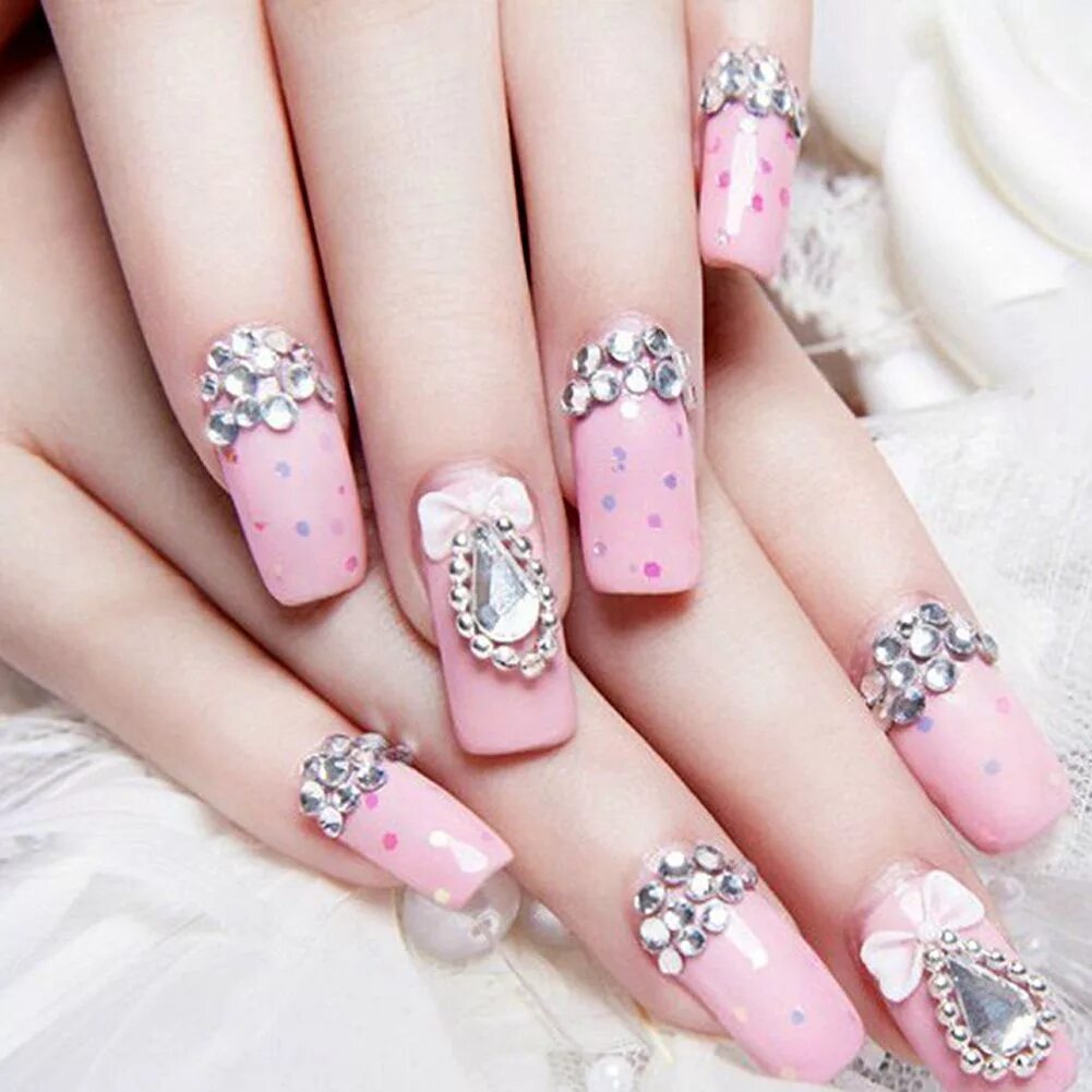 Маникюр со стразами и бл. Ногти со стразами. Ногти со стразами и блестками. Роскошный маникюр. Розовый со стразами со стразами.