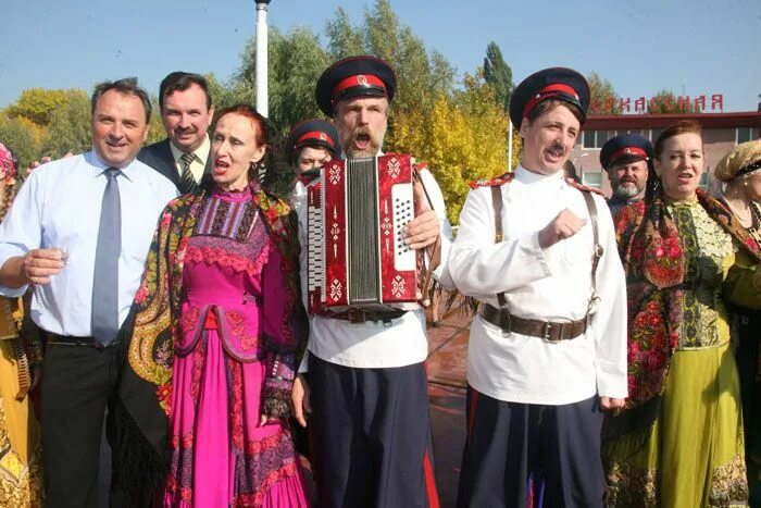 На дону на доне гулевали кони. Казацкая песня. Казачий ансамбль. Казаки поют. Поют казаки слушать.