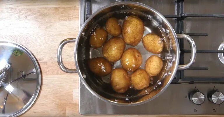 Печь картошку сколько времени. Сколько варить картошку. Картофелеварка электрическая. Сколько минут надо варить картофель. Сколько надо варить краттошуw.