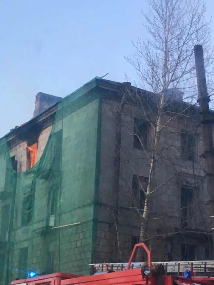Горит энергетик. Стачек заброшка. заброшка горит. заброшка на энергетиков 15.