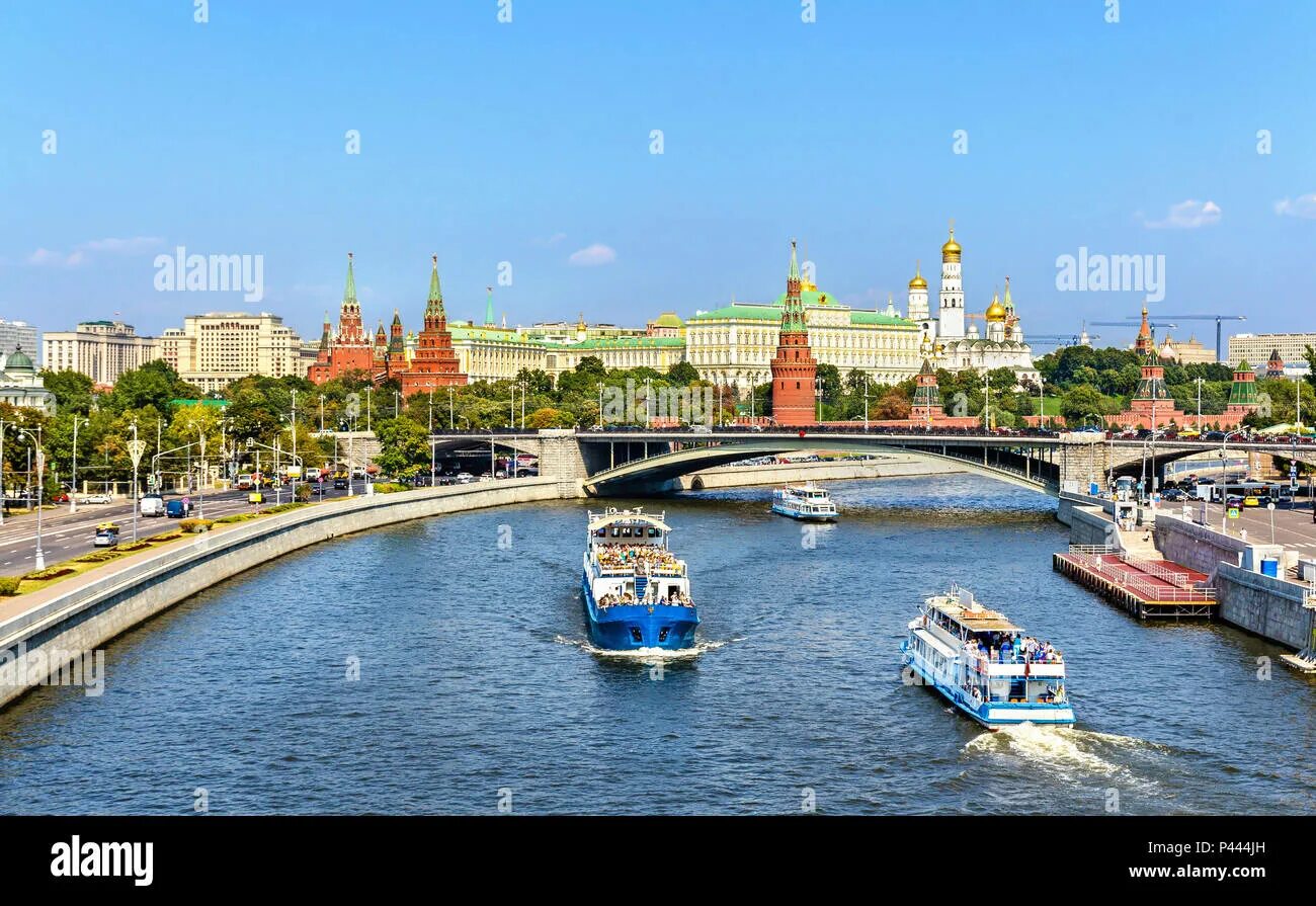 Москва река основная мысль. Фотообои Москва река. Москва река 4. Панорама Москвы по Москве реке. Москва река на английском.
