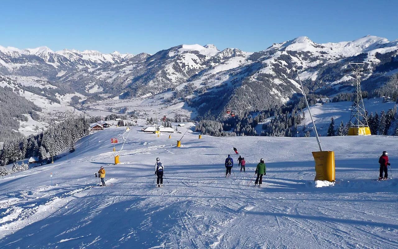 Развитие горнолыжных курортов. Гштаад Швейцария. Gstaad Швейцария горнолыжный курорт. Давос Швейцария горнолыжный курорт. Швейцария Альпы горнолыжные курорты.