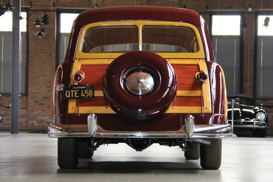 Custom station. 1949 ford station wagon. ford woody wagon 1949. ford deluxe woodie station wagon 1937 года. ford shoebox.