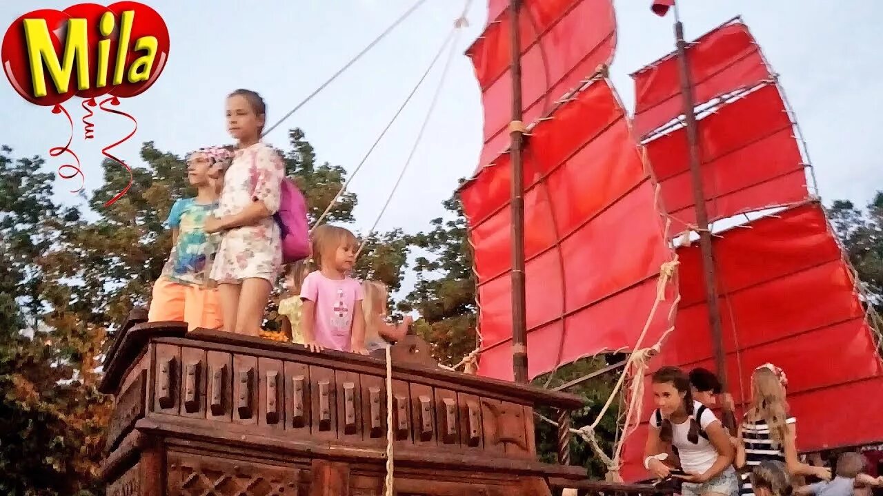 Песни с ветром поднимаешь детка паруса. Парусники и чайка. Алые паруса фон. Кораблик алые паруса анапа. Океан парус.