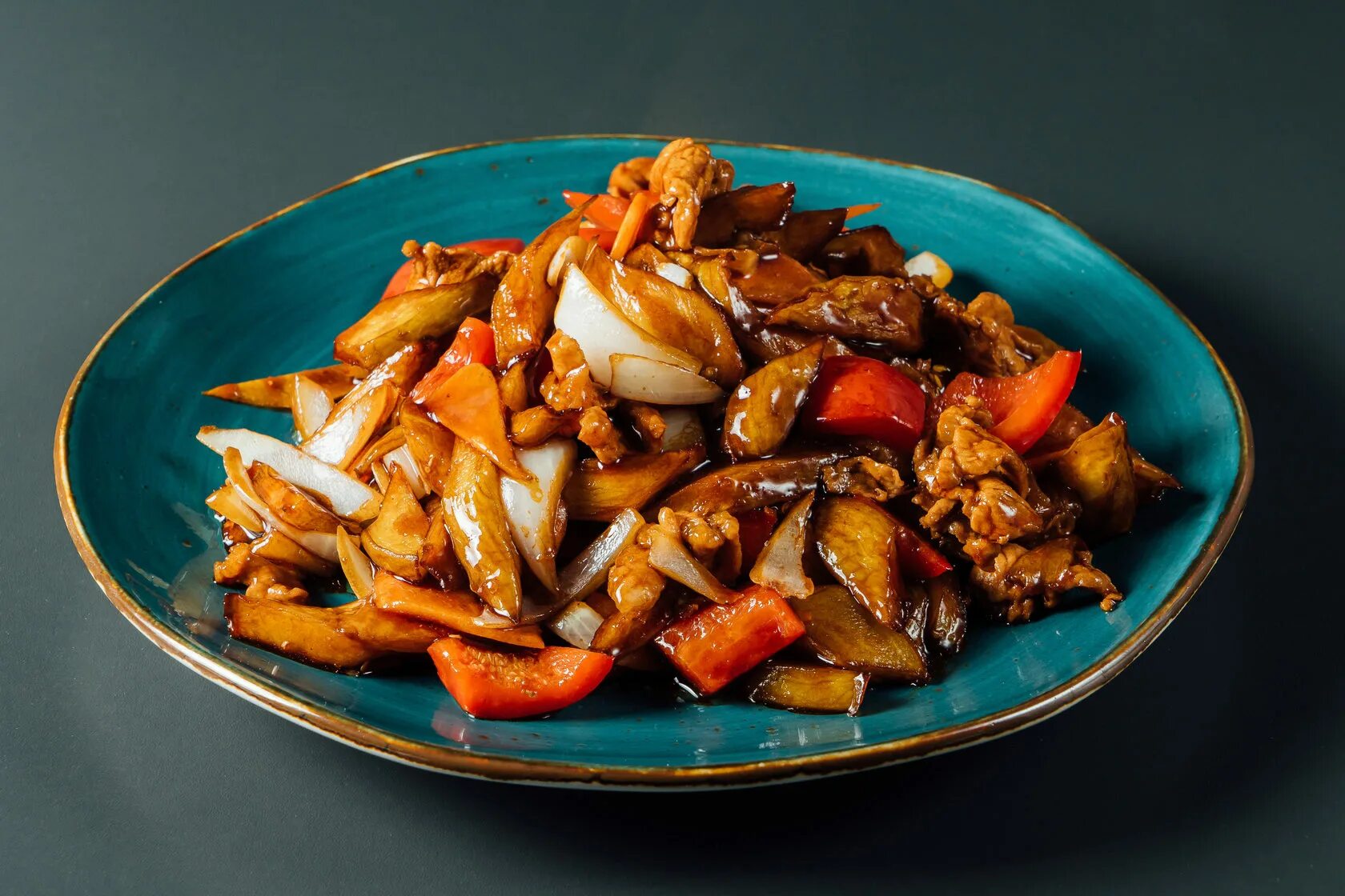 баклажан и свинина блюдо. баклажаны по тайски. баклажаны со свининой. баклажаны со свининой. баклажаны со сладким перцем.