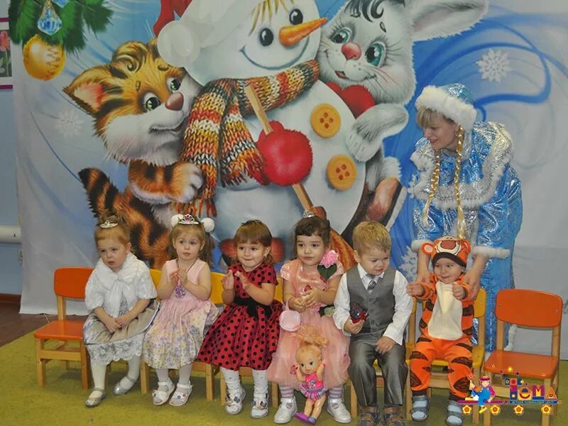 новогодний утренник в ясельках. новогодний утренник в яслях. утренник в садике ясли. платье на утренник в детском саду садик. утренник яслях.