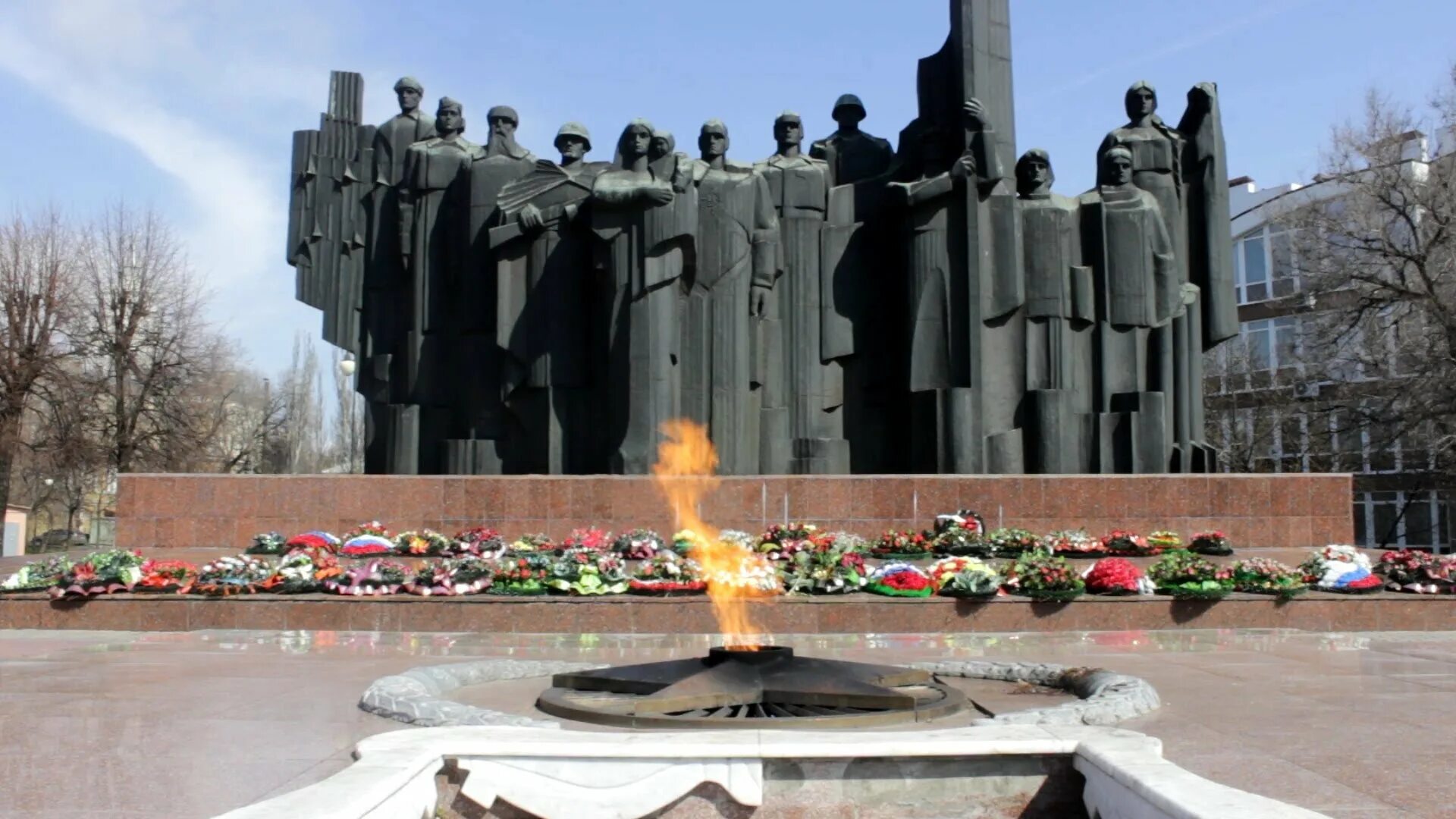 Картинки памятников великой. Памятник на площади Победы Воронеж. Мемориальный комплекс площадь Победы Воронеж. Мемориальный комплекс город воинской славы Воронеж. Памятник воинской славы Воронеж.